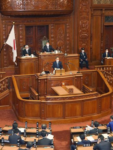 Photograph of the Prime Minister delivering a policy speech during the plenary session of the House of Representatives (4)