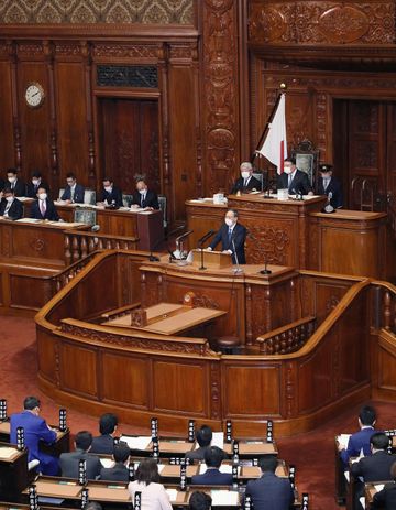 Photograph of the Prime Minister delivering a policy speech during the plenary session of the House of Representatives (5)