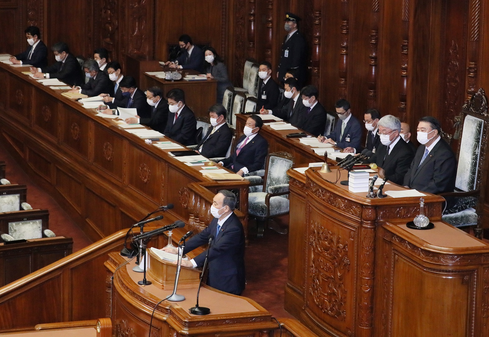 Photograph of the Prime Minister delivering a policy speech during the plenary session of the House of Representatives (7)