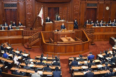 Photograph of the Prime Minister delivering a policy speech during the plenary session of the House of Representatives (8)