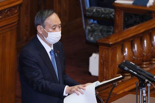 Photograph of the Prime Minister delivering a policy speech during the plenary session of the House of Councillors (4)