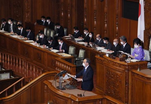 Photograph of the Prime Minister delivering a policy speech during the plenary session of the House of Councillors (6)