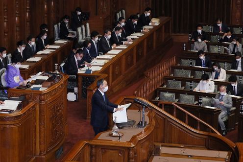 Photograph of the Prime Minister delivering a policy speech during the plenary session of the House of Councillors (7)