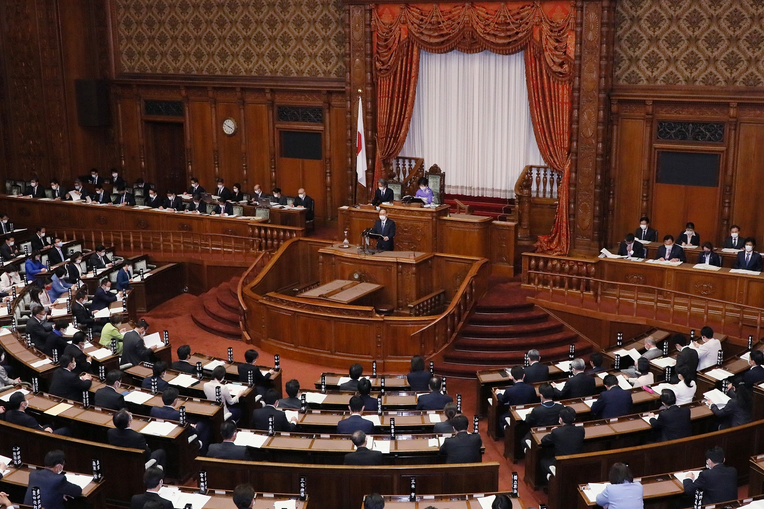 Photograph of the Prime Minister delivering a policy speech during the plenary session of the House of Councillors (9)