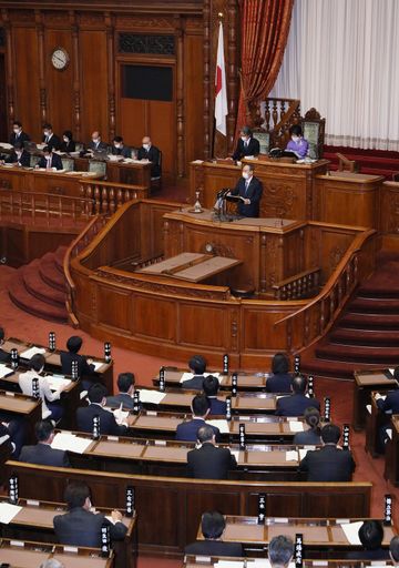 Photograph of the Prime Minister delivering a policy speech during the plenary session of the House of Councillors (10)