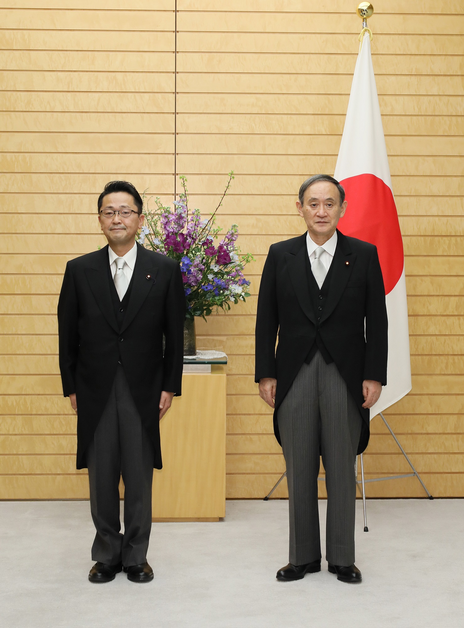Photograph of the Prime Minister attending a photograph session with the newly appointed Minister Niwa (3)