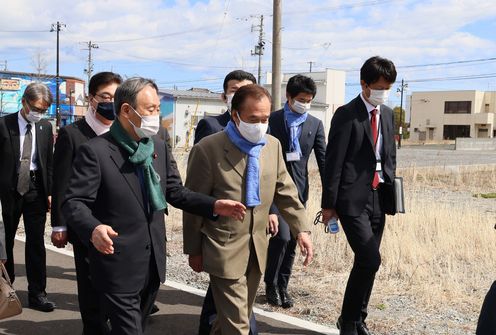 Photograph of the Prime Minister visiting Futaba Station (3)