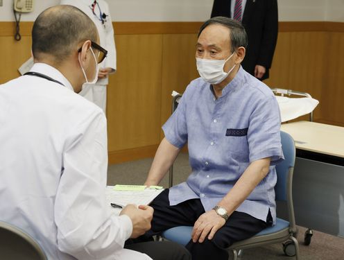 Photograph of the Prime Minister receiving the novel coronavirus vaccination (2)