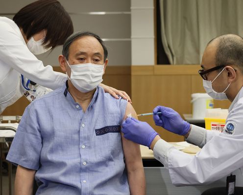 Photograph of the Prime Minister receiving the novel coronavirus vaccination (4)