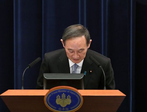 Photograph of the Prime Minister holding the press conference (2)