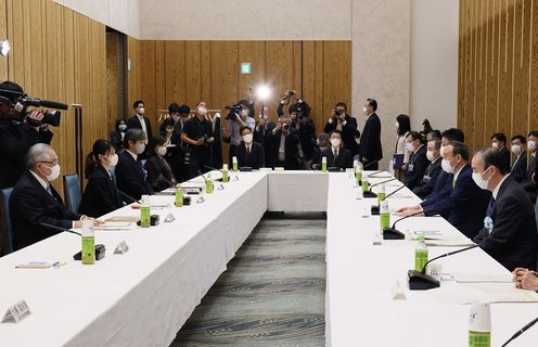 Photograph of the Prime Minister delivering an address (3)