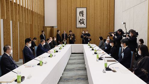 Photograph of the Prime Minister delivering an address (4)