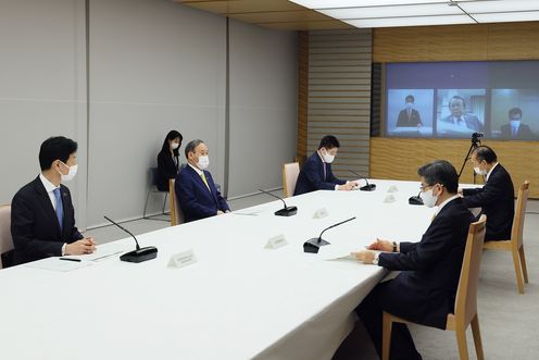 Photograph of the Prime Minister attending the meeting (2)