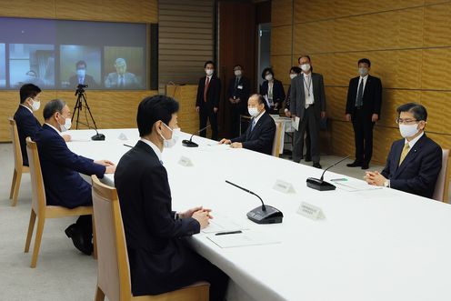 Photograph of the Prime Minister attending the meeting (3)