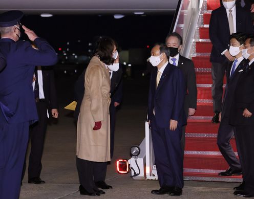 Photograph of the Prime Minister arriving in the United States (1)