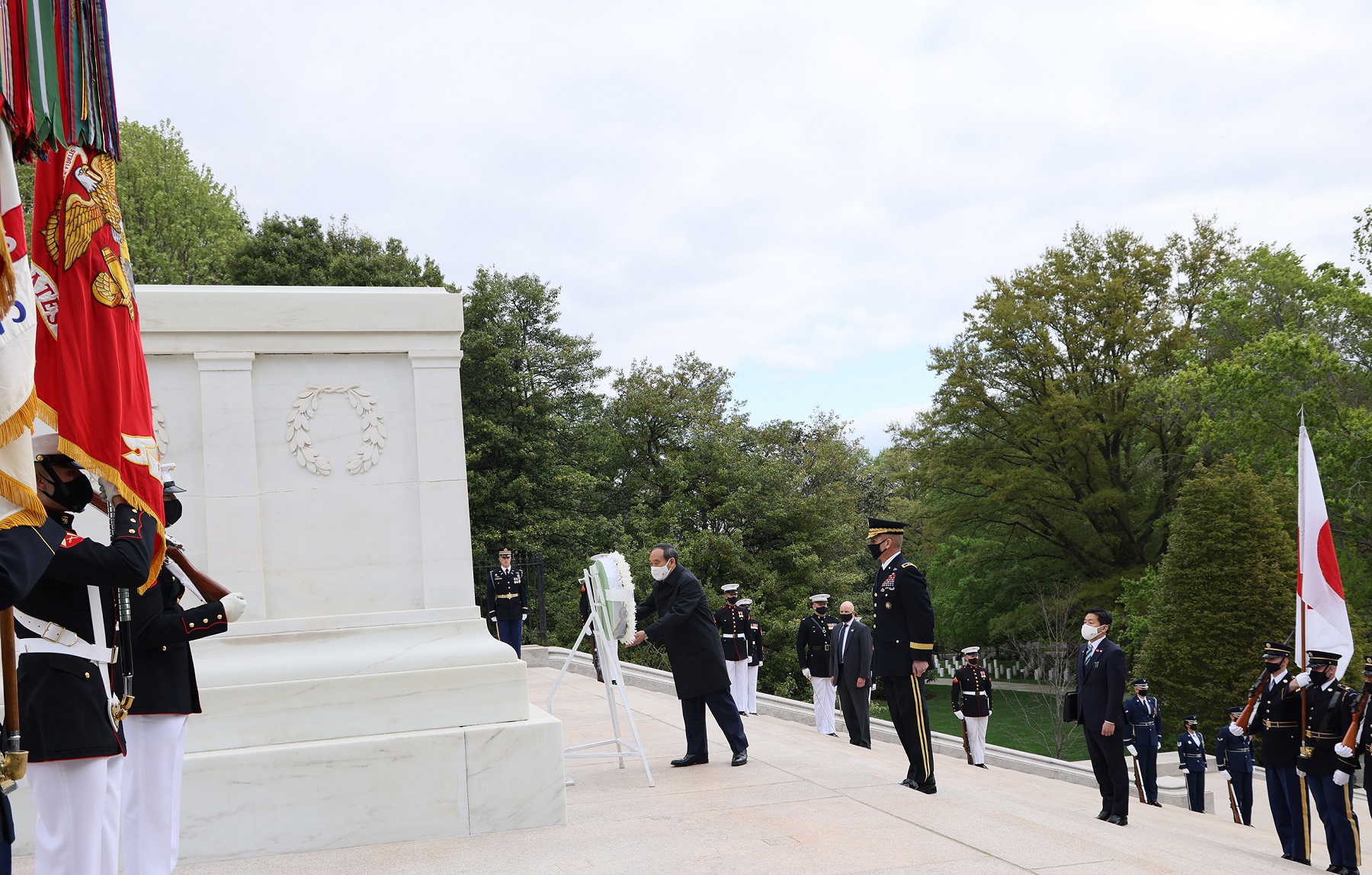 Photograph of the Prime Minister offering a wreath at Arlington National Cemetery (4)