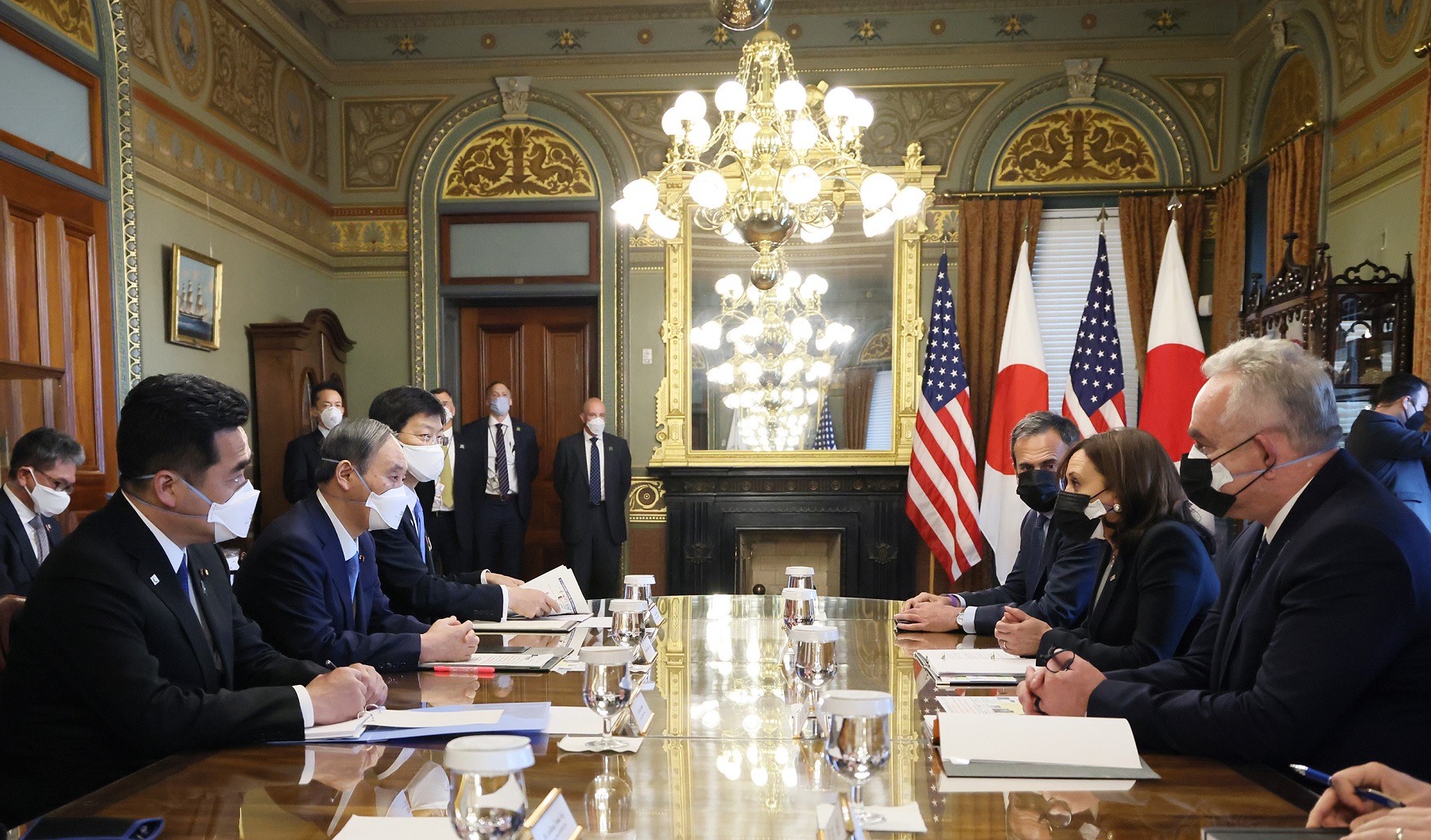 Photograph of the Prime Minister receiving a courtesy call from U.S. Vice President Harris (3)