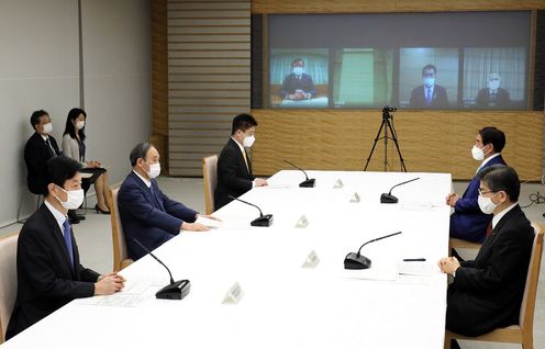 Photograph of the Prime Minister attending the meeting (2)