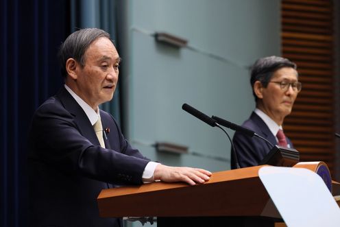 Photograph of the Prime Minister holding the press conference (8)