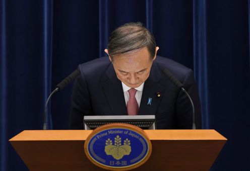 Photograph of the Prime Minister holding the press conference (5)