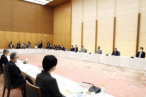 Photograph of the Prime Minister making a statement (3)