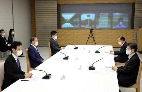 Photograph of the Prime Minister attending the meeting (2)