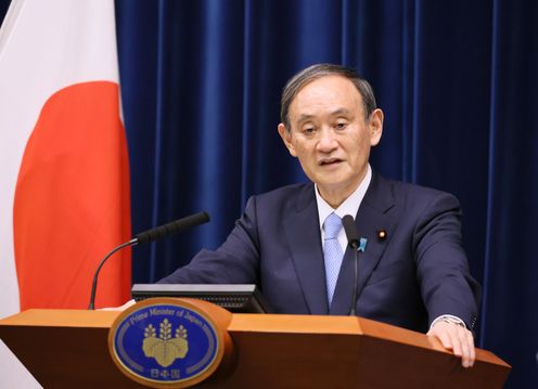 Photograph of the Prime Minister holding the press conference (8)