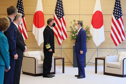 Photograph of the Prime Minister receiving the courtesy call (2)