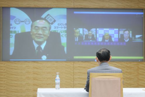 Photograph of the Prime Minister delivering an address (3)