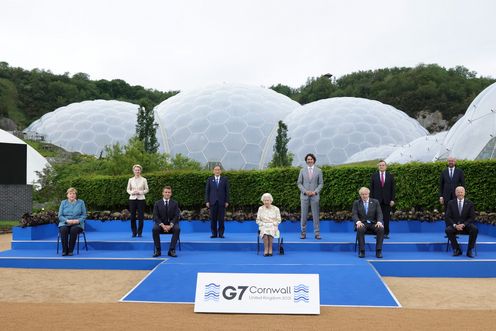 Photograph of the group photograph session with H.M. Queen Elizabeth II and the leaders of the G7 members (Photo courtesy of Number 10)