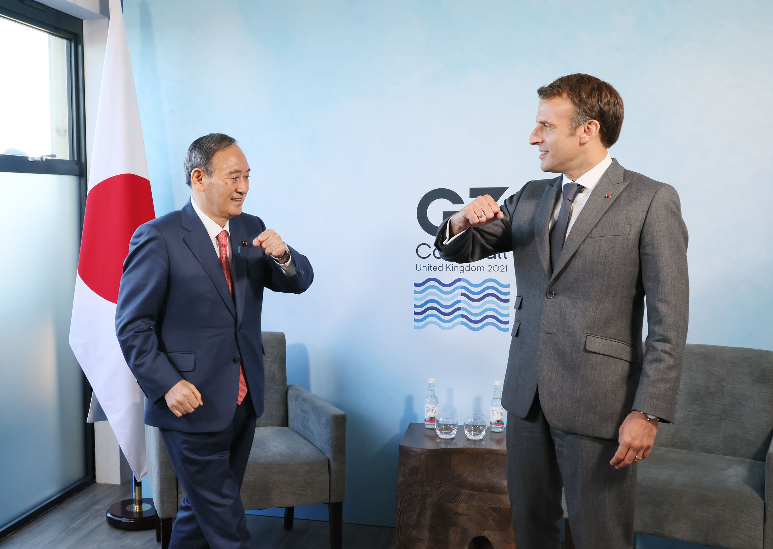 Photograph of the Japan-France summit meeting (2)