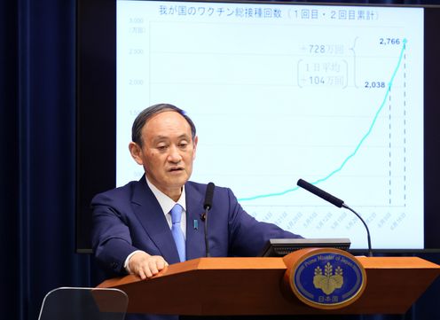 Photograph of the Prime Minister holding the press conference (2)