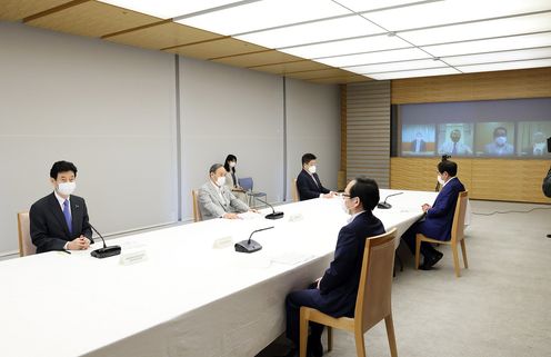 Photograph of the Prime Minister attending the meeting (3)