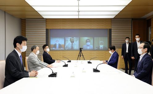 Photograph of the Prime Minister attending the meeting (4)