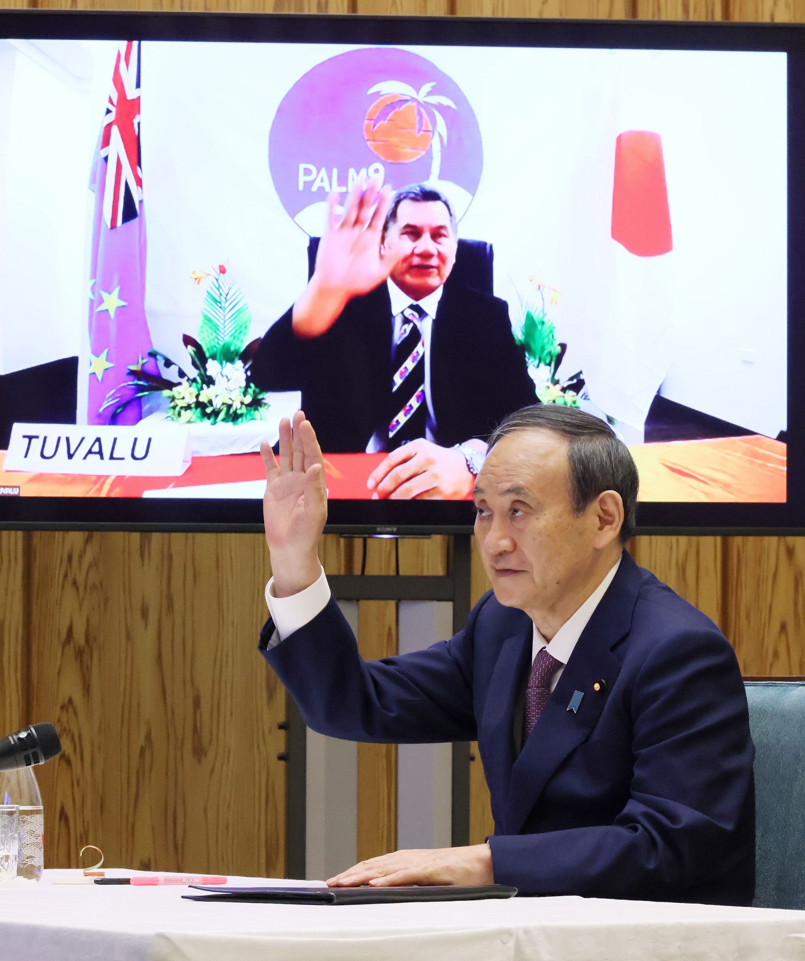 Photograph of the Japan-Tuvalu video conference summit meeting (3)
