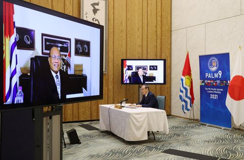 Photograph of the Japan-Kiribati video conference summit meeting (2)