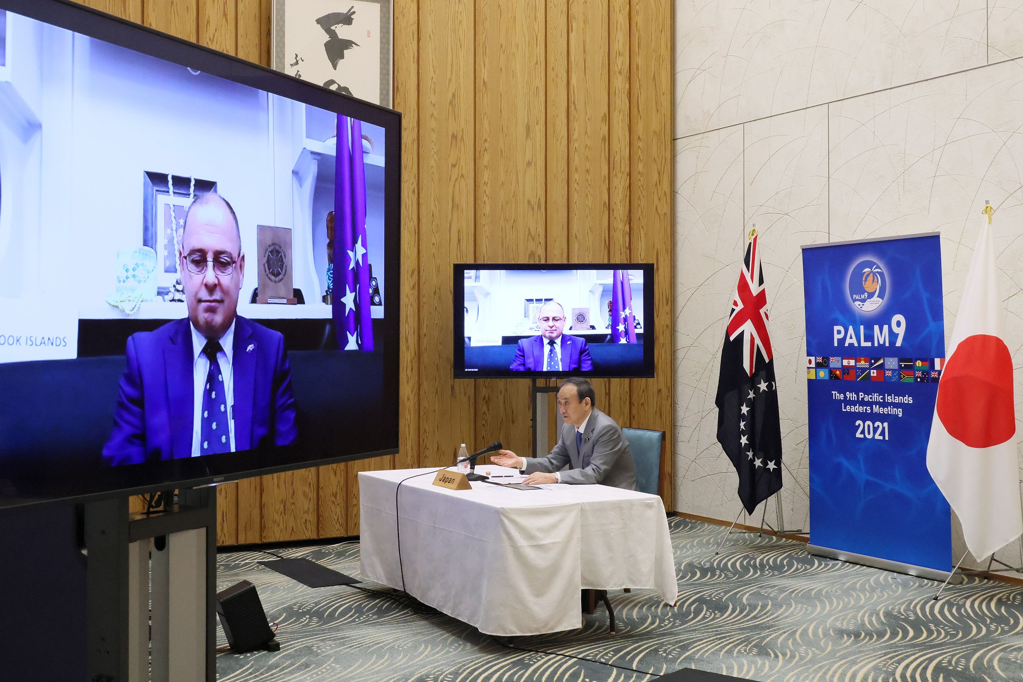 Photograph of the Japan-Cook Islands video conference summit meeting (2)