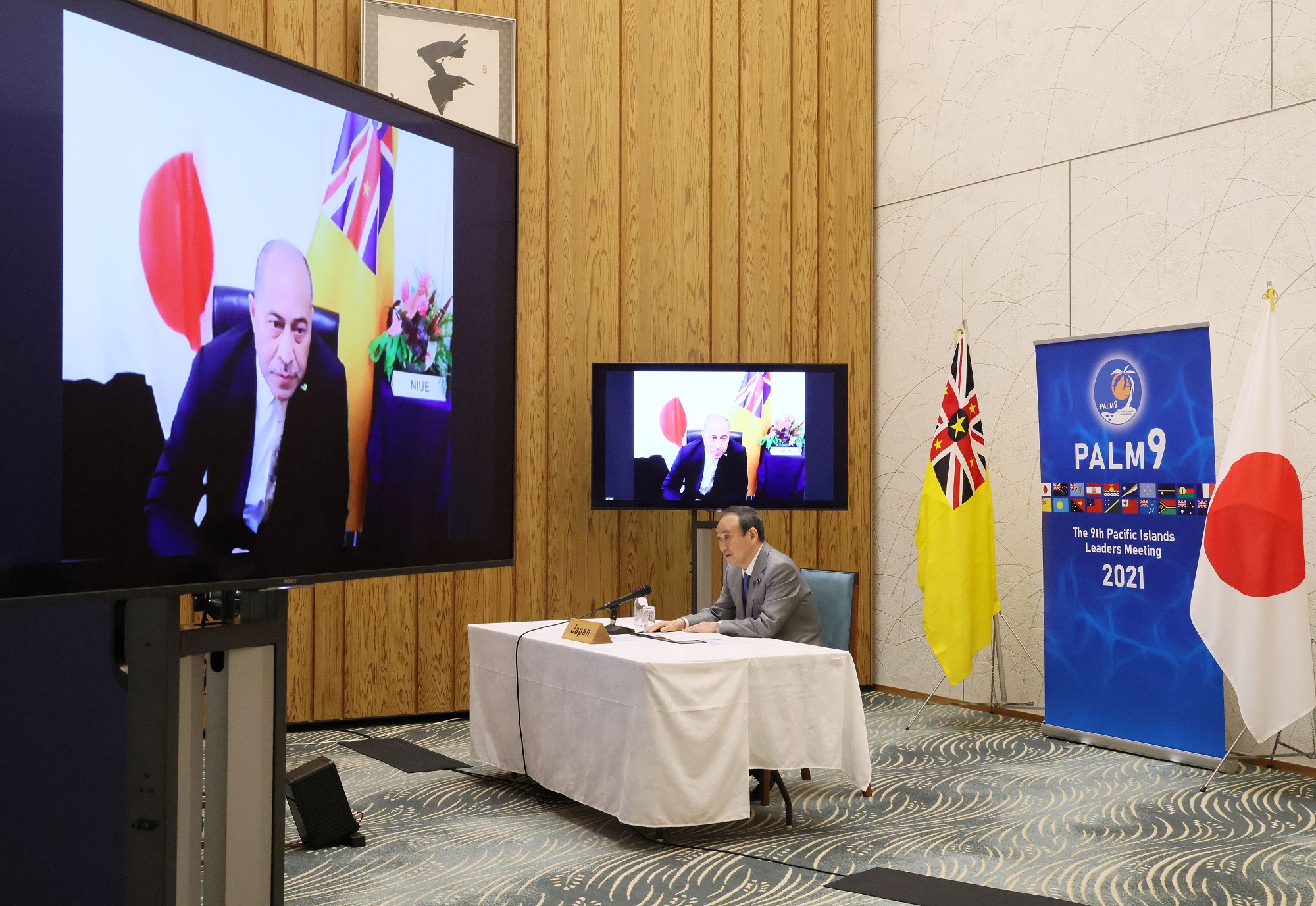 Photograph of the Japan-Niue video conference summit meeting (2)