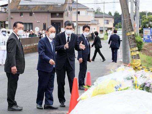 Photograph of the Prime Minister visiting the scene