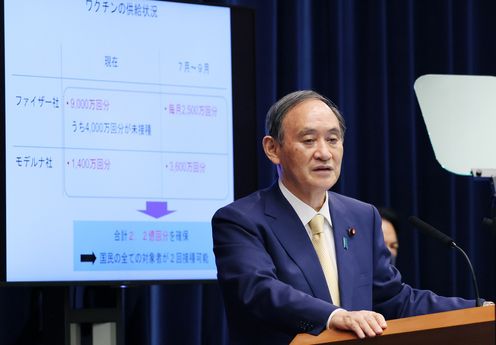 Photograph of the Prime Minister holding the press conference (8)