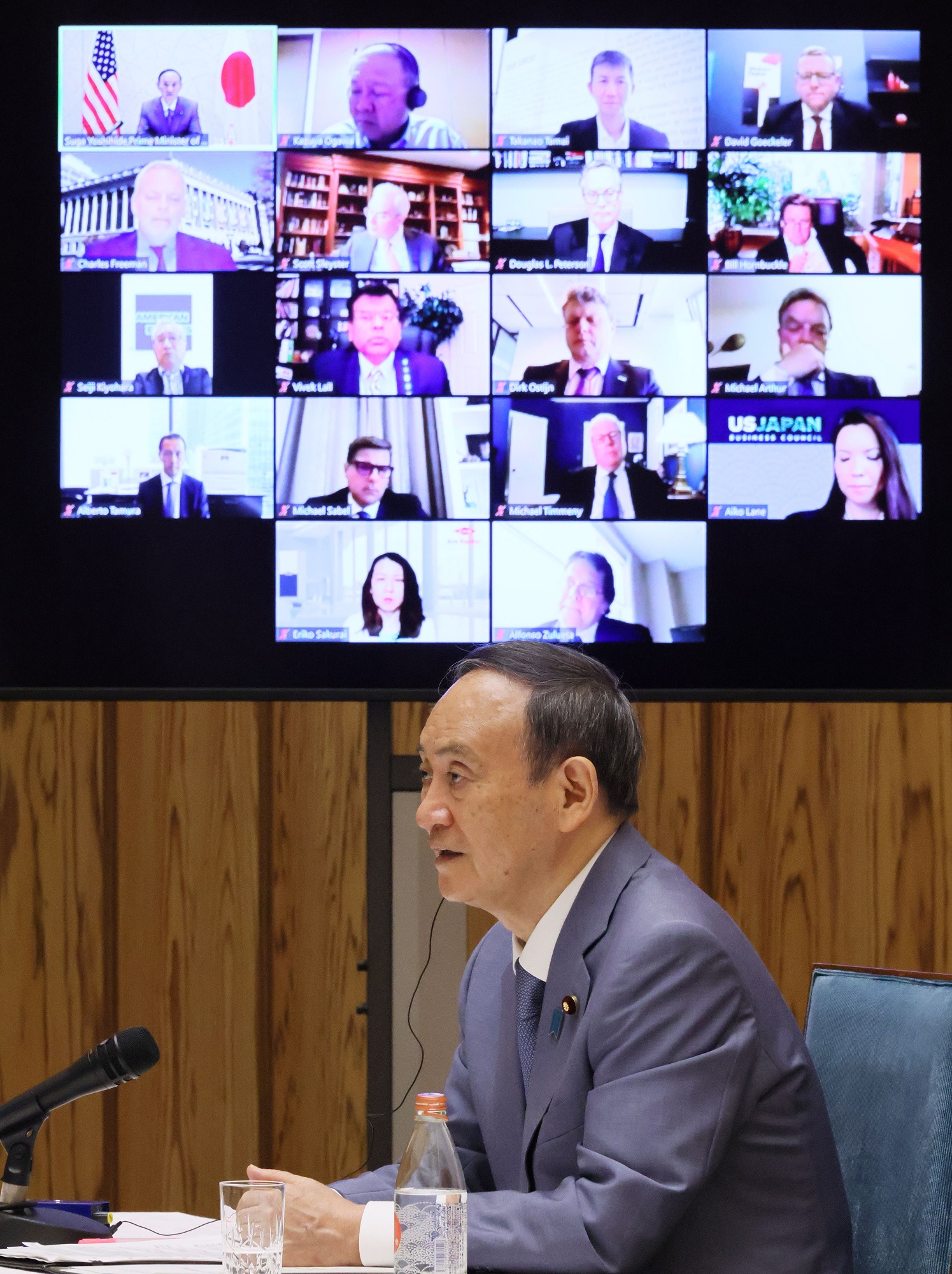 Photograph of the Prime Minister holding a video teleconference meeting (2)