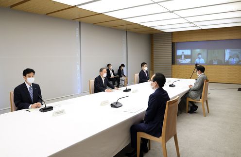 Photograph of the Prime Minister attending the meeting (2)