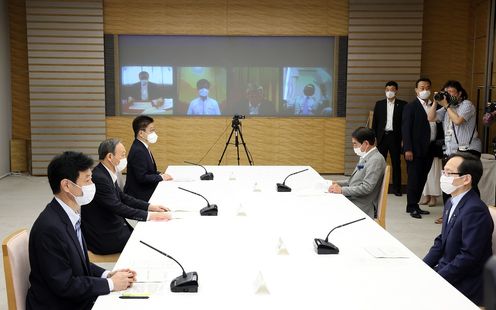 Photograph of the Prime Minister attending the meeting (3)