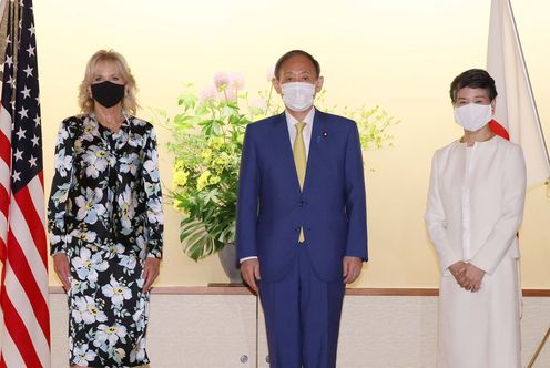 Photograph of the Prime Minister holding a meeting with U.S. First Lady Biden (1)