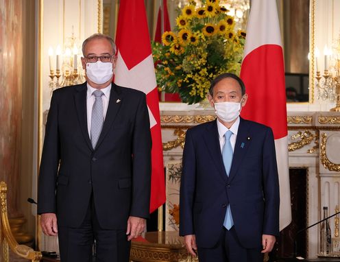 Photograph of the Prime Minister holding a meeting with President Parmelin of Switzerland (1)