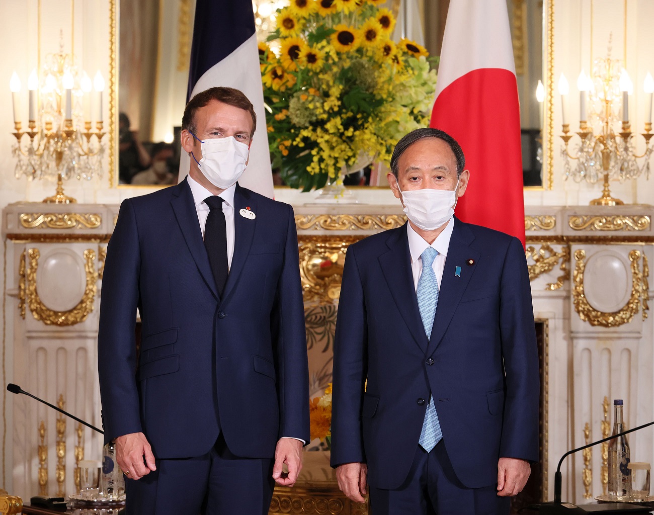 Photograph of the Prime Minister holding a meeting with President Macron of France (1)
