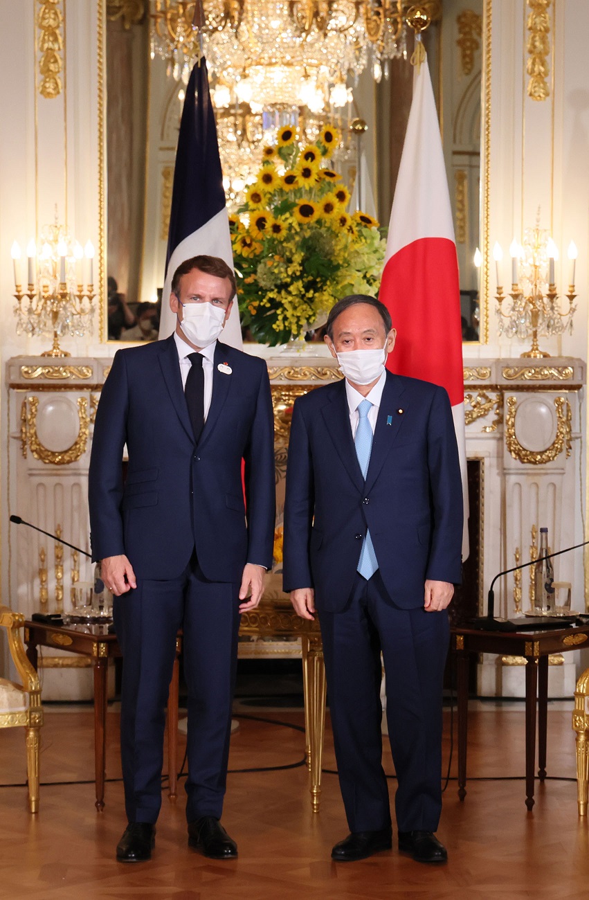 Photograph of the Prime Minister holding a meeting with President Macron of France (2)