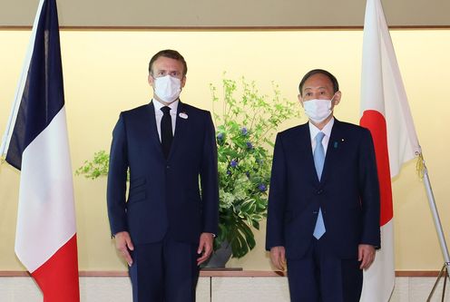 Photograph of the Prime Minister attending a luncheon with President Macron of France (2)