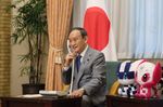 Photograph of the Prime Minister making the congratulatory telephone call to judokaTakato (1)