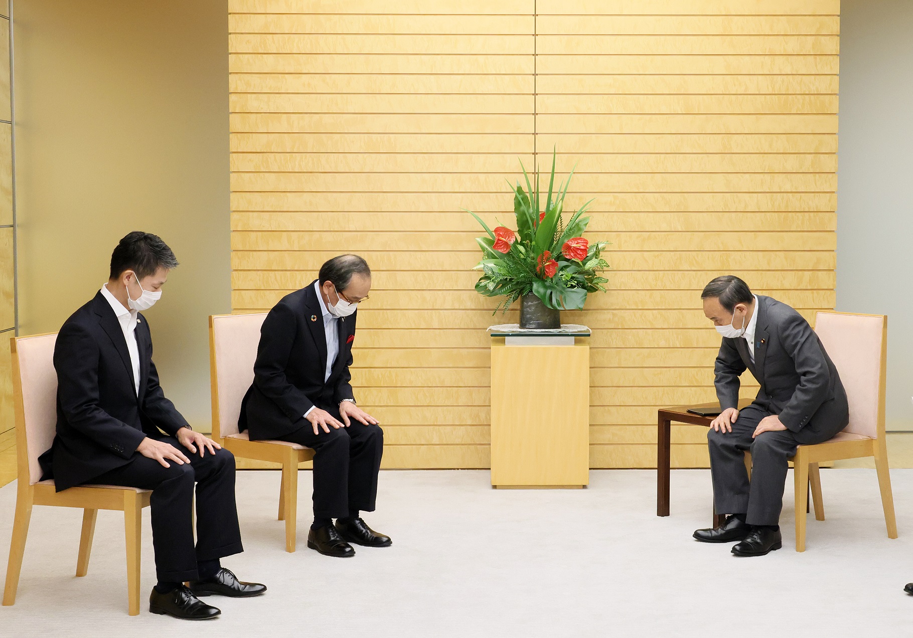 Photograph of the Prime Minister holding the meeting (3)
